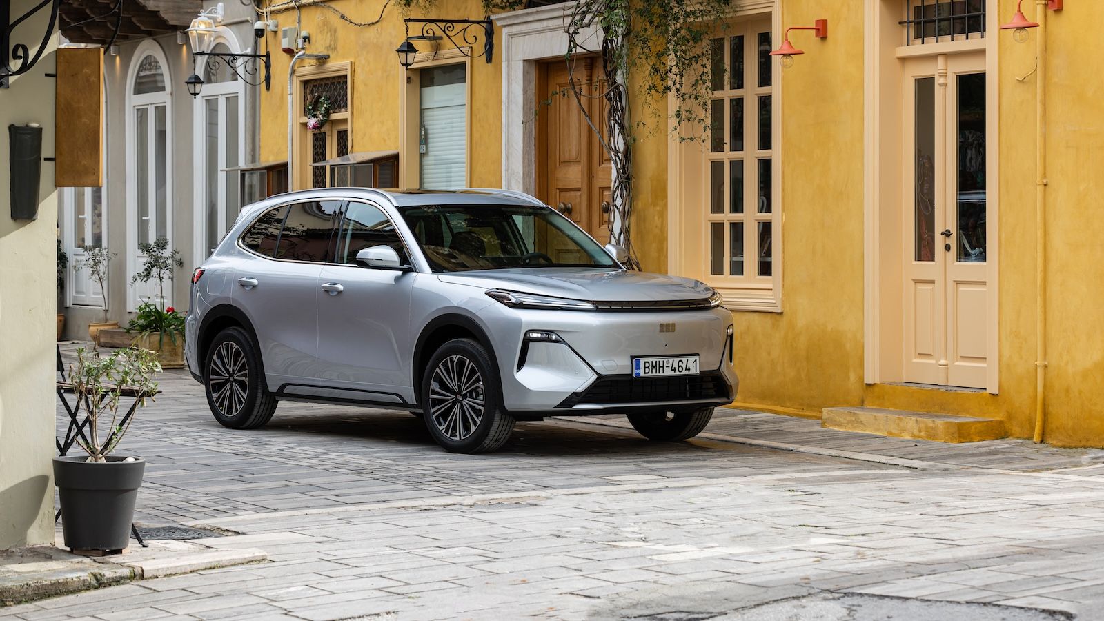Geely και Ford σε συζητήσεις για παραγωγή σε κοινό εργοστάσιο στην Ευρώπη